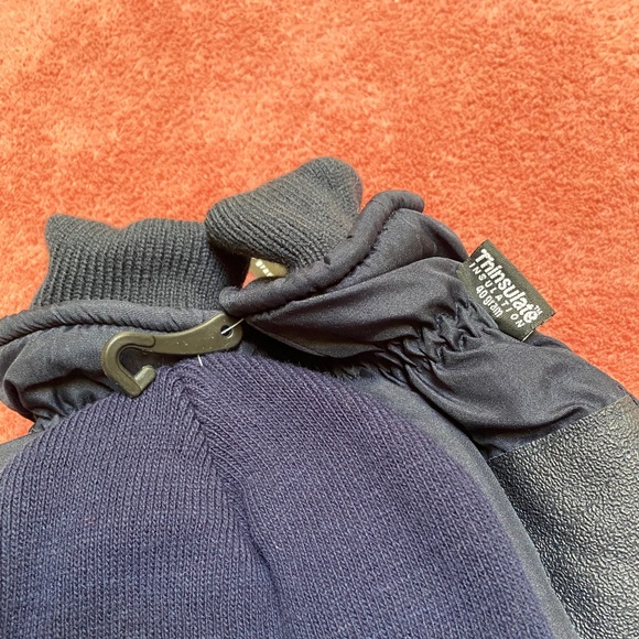 3 M Thinsulate Gloves & Beanie Hat Set. - Picture 3 of 5